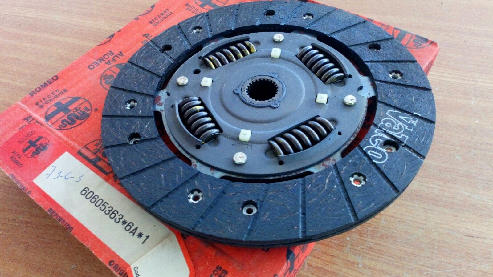Clutch Disc fits Alfa Romeo 33 145 146 60605363 Genuine
