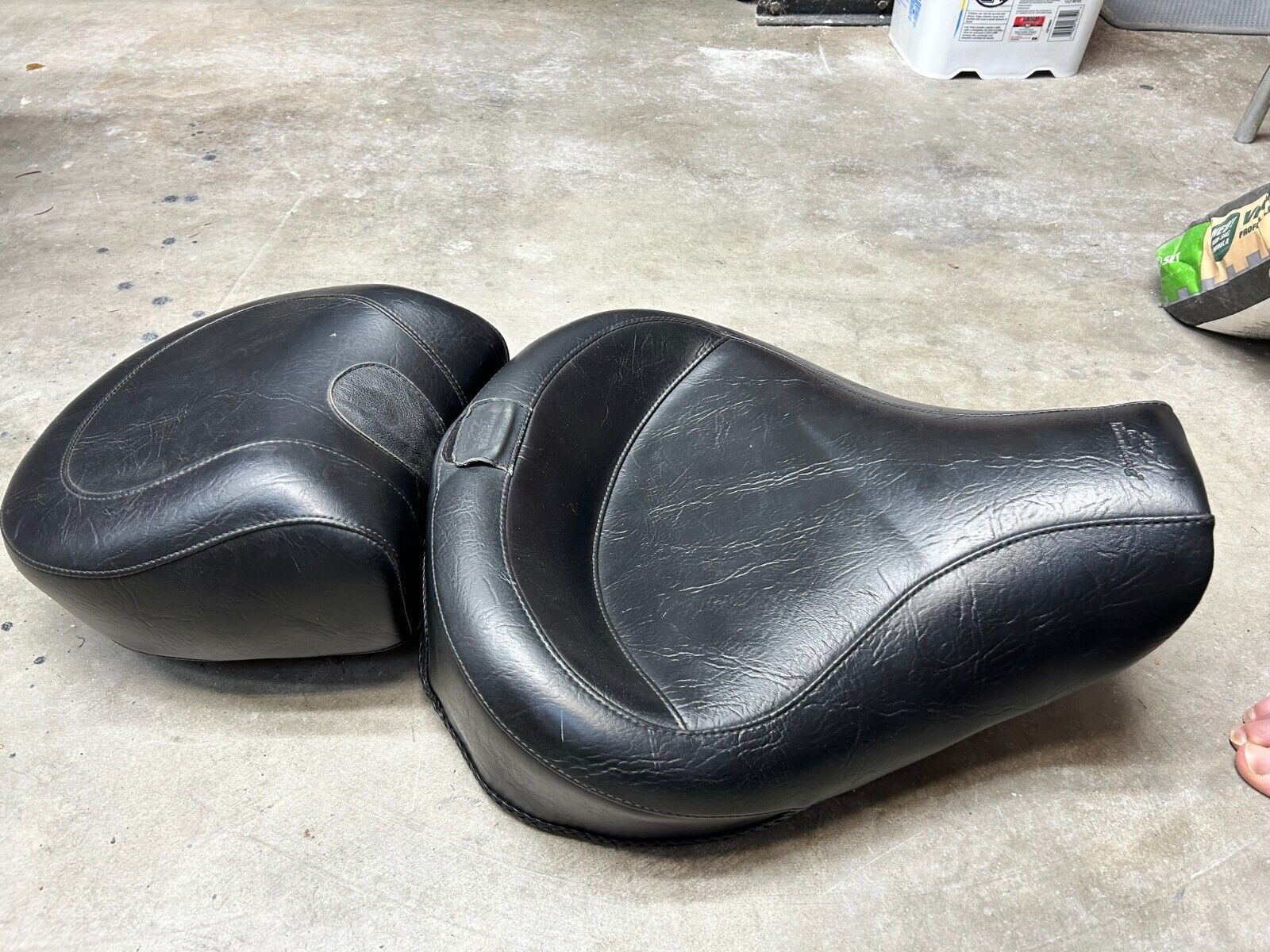 Mustang 79129 Wide Two-up Seat w/ recessed passenger 79139 Harley Dyna FXD 96-05