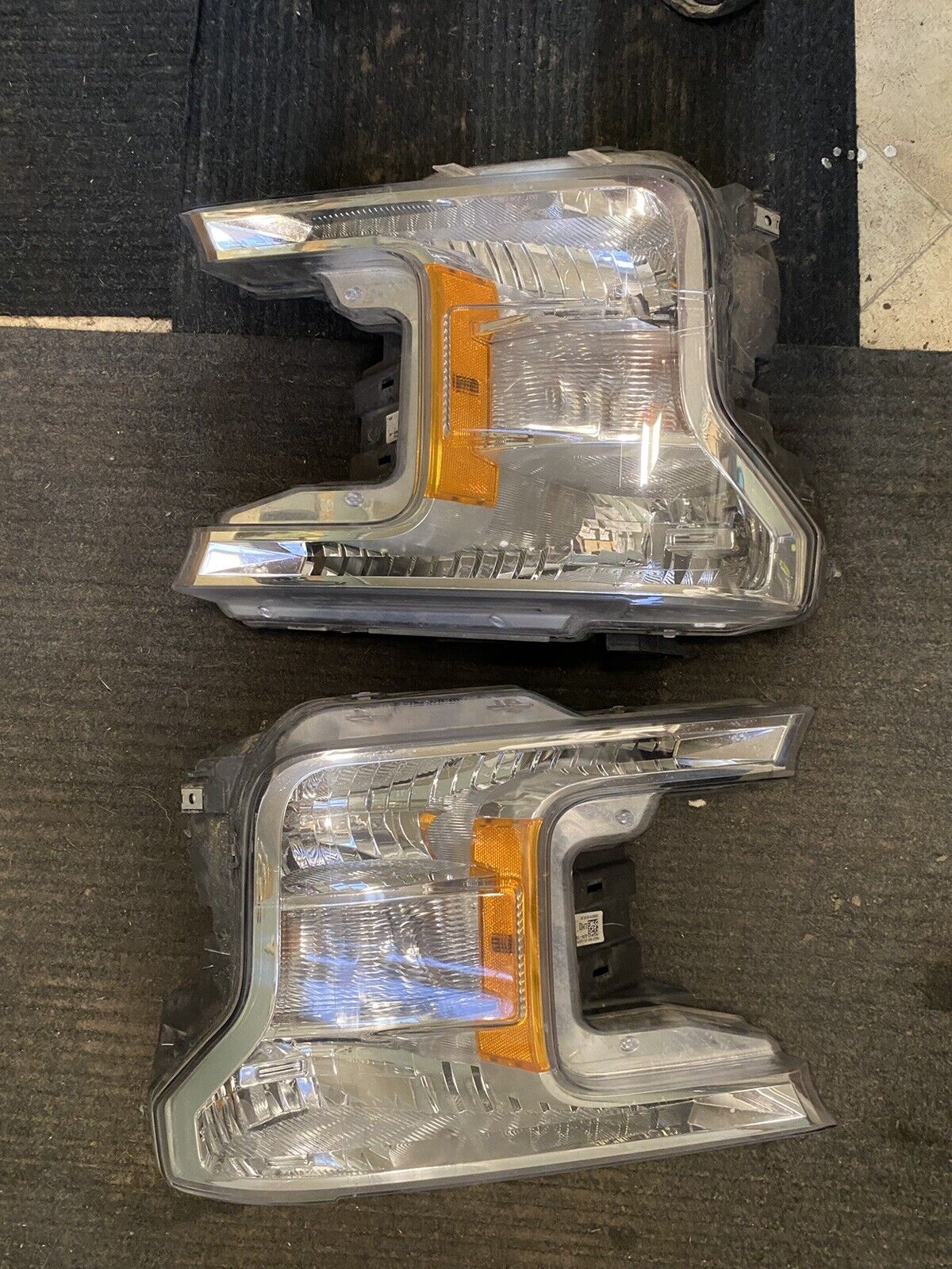 Set of 2 Ford F150 Headlights 2018 19 20 OEM
