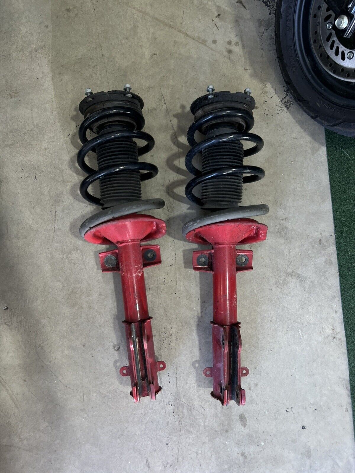 2011-2012 Ford Mustang GT500 Front Struts Springs Suspension