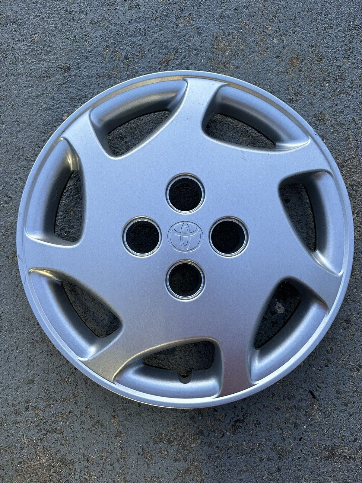 98-00 Toyota Corolla LE 14” Hubcap Wheel Cover 42621-AB020 98 99 00 Rare 4 Hole