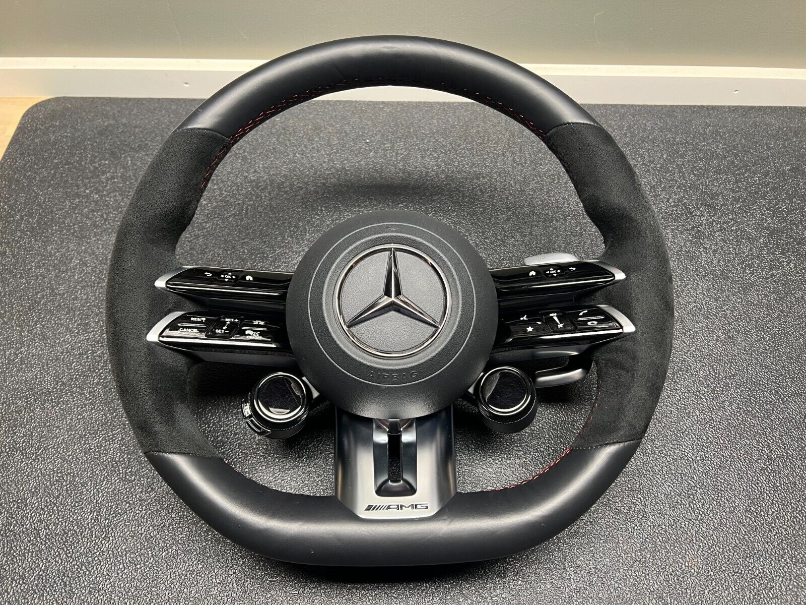 2022 Mercedes-Benz AMG SL 63 Roadster Steering Wheel