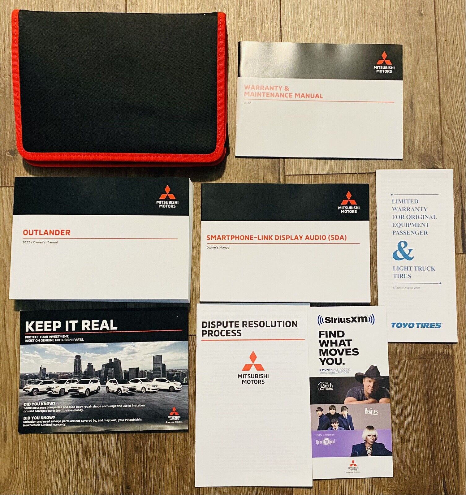 Used 2022 Mitsubishi Outlander Owners Manual, Supplement Guides & 1st Aid Case ￼
