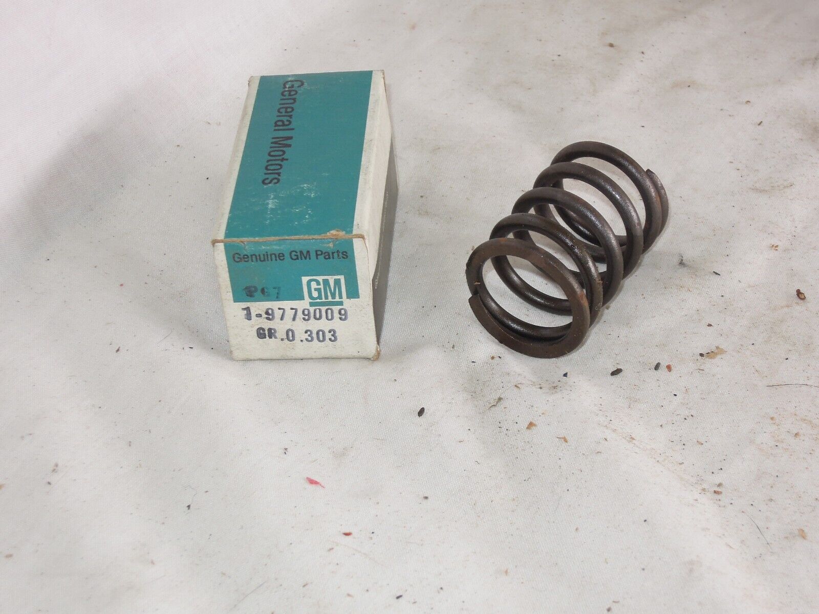 NOS GM # 9779009 valve spring in box