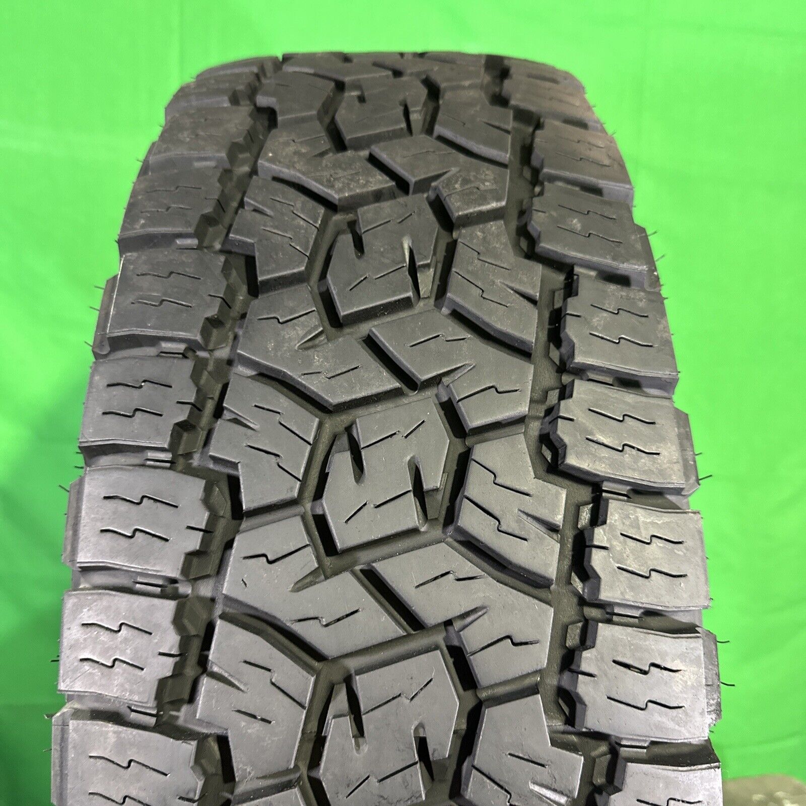 Single,Used-35X11.50R17 Open Country  Toyo Tires A/T 118Q 12/32 DOT 1622