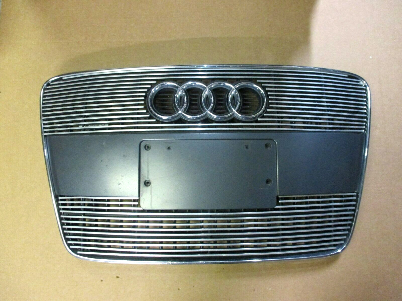 2007-2009 Audi Q7 Upper Grille Assembly Gray Finish AUDI Q7 07 08 09 OEM  \