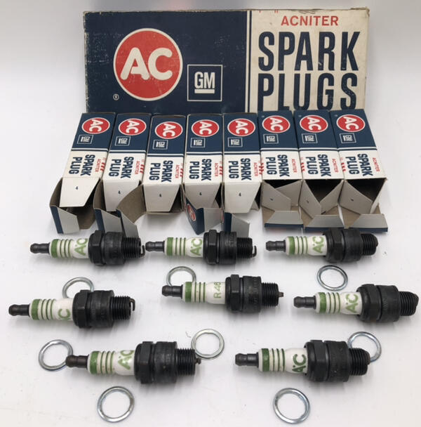 NOS AC R46 (Pack 8) Spark Plugs 5569994 Corvette W/Green Rings ACNITER Made USA