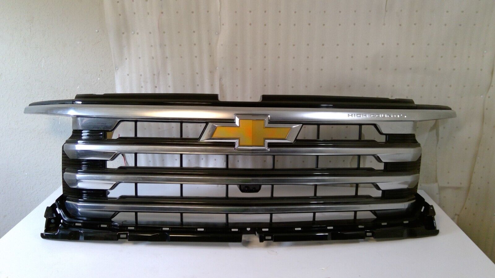 22-24 Chevrolet Silverado 1500 High Country Grille With Camera OEM 85642131