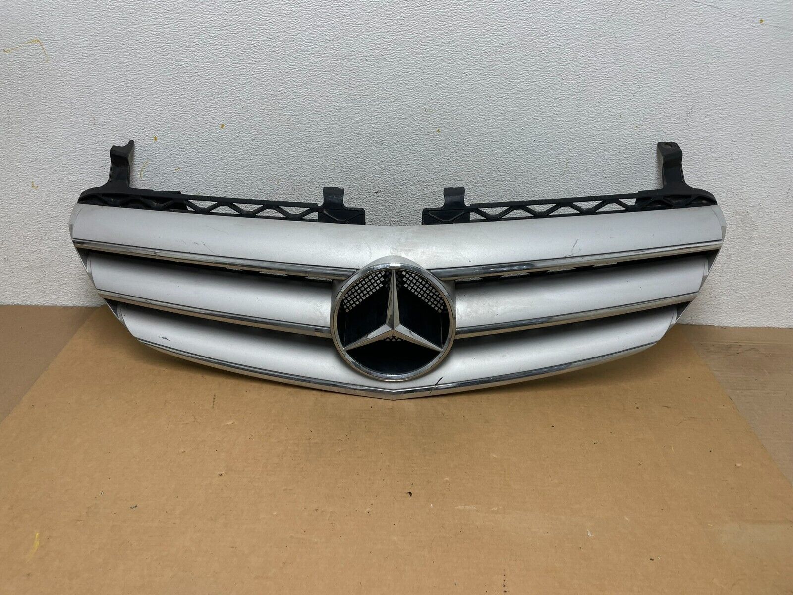 2006-2008 Mercedes W251 R-Class R350 R500 Front Upper Grill Grille 1687R OEM DG1