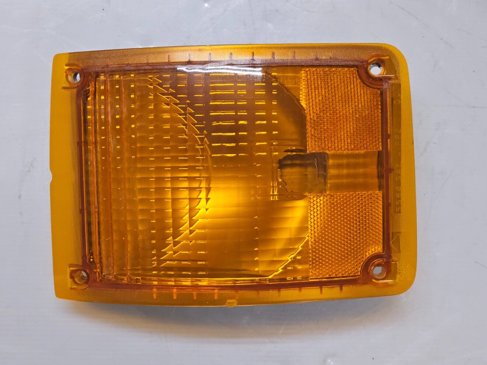 International 1661762C93 Front Pass Right Side Marker Amber Light Turn Signal