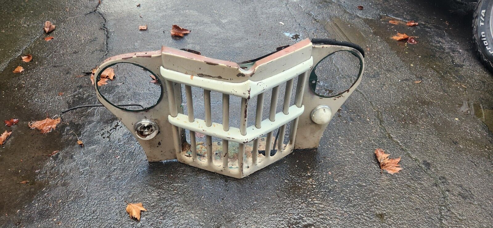 Original 1950 to 1964 Willys wagon/ truck grille