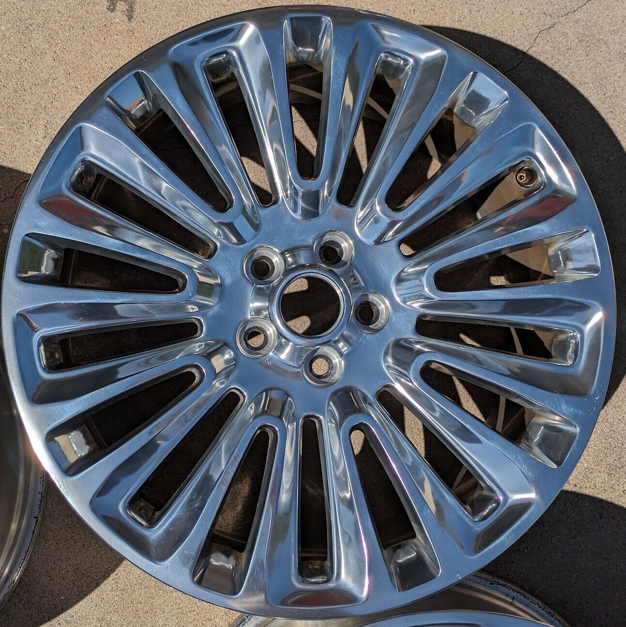 03954 OEM Used 19x8 Aluminum Wheel Polished Fits 2013-2016 Lincoln MKZ