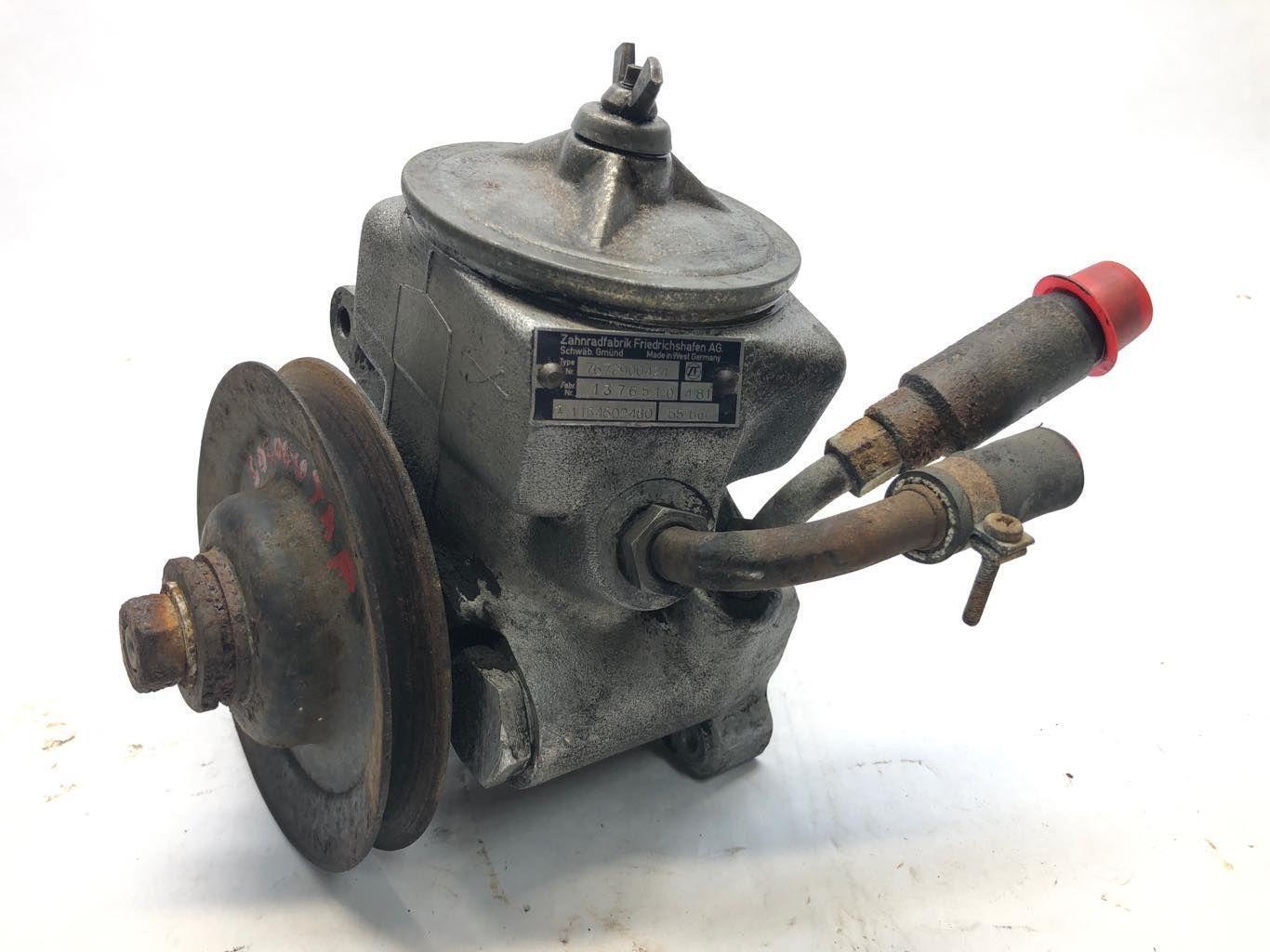 1977 - 1983 Mercedes Benz 240D Hydraulic Power Steering Servo Pump And Pully OEM