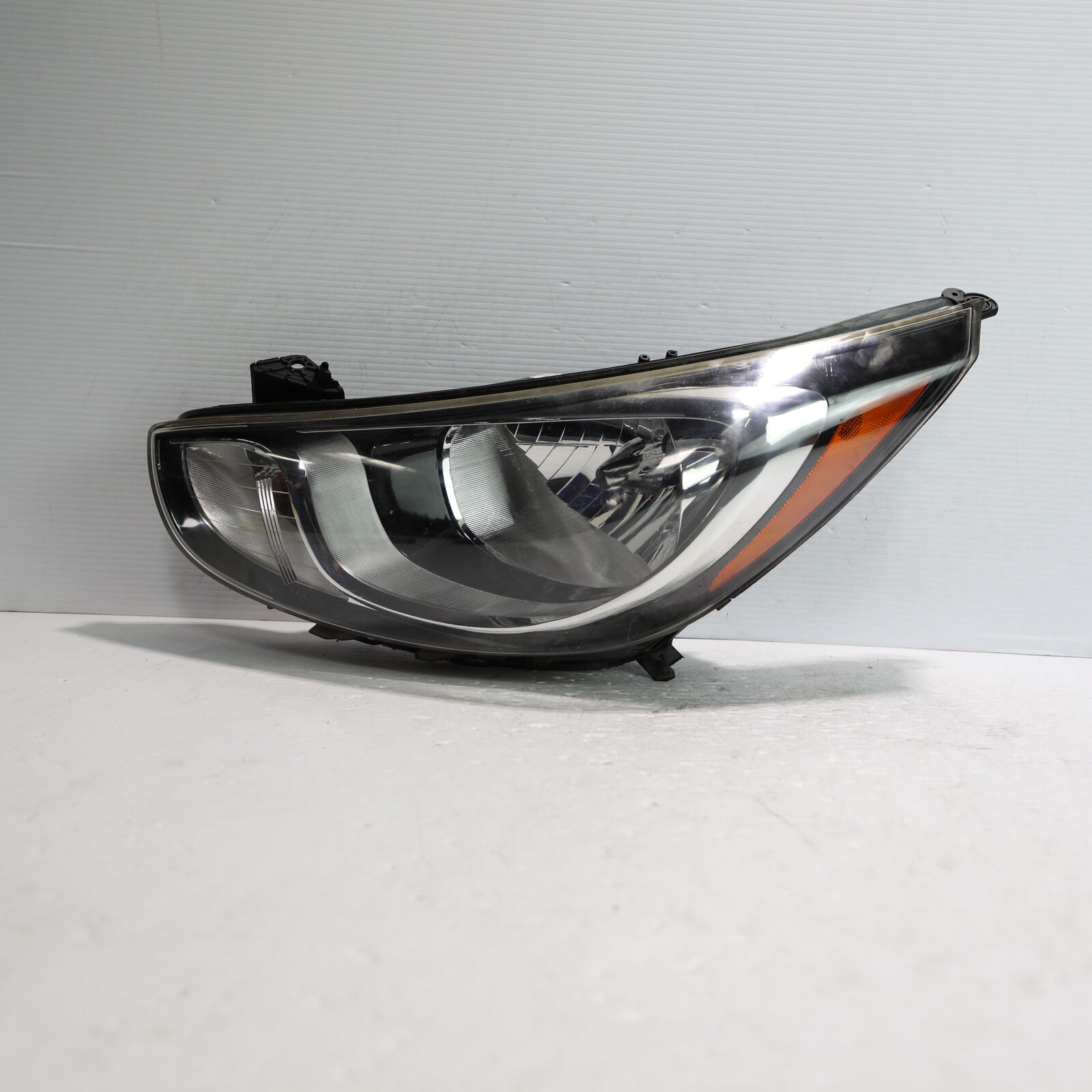 2012-2014 Hyundai Accent Left Driver Side Headlight OEM 921011R010