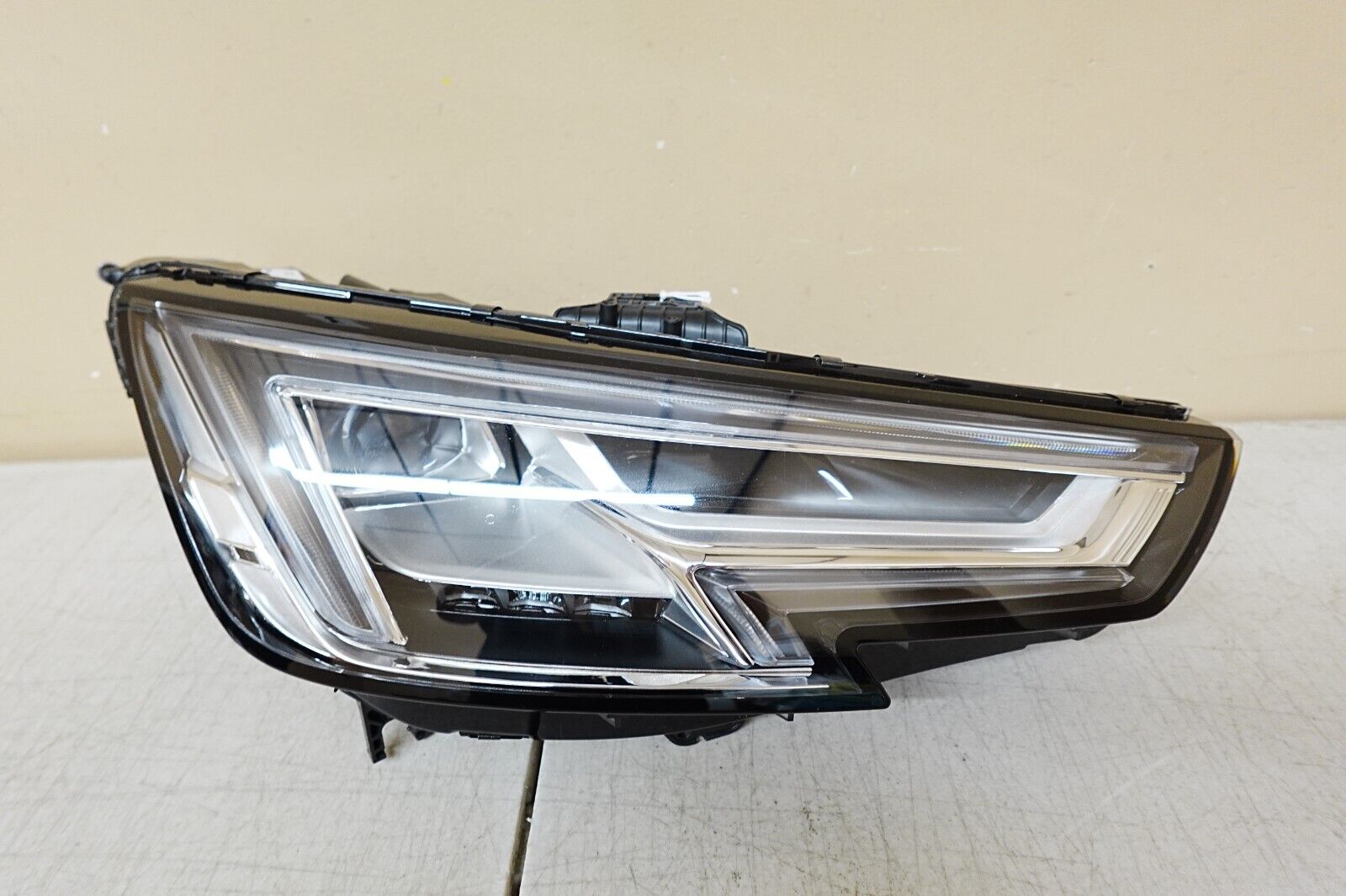 2017-2018-2019 AUDI A4/S4 RIGHT HEADLIGHT AFTERMARKET XENON HID HOUSING ONLY