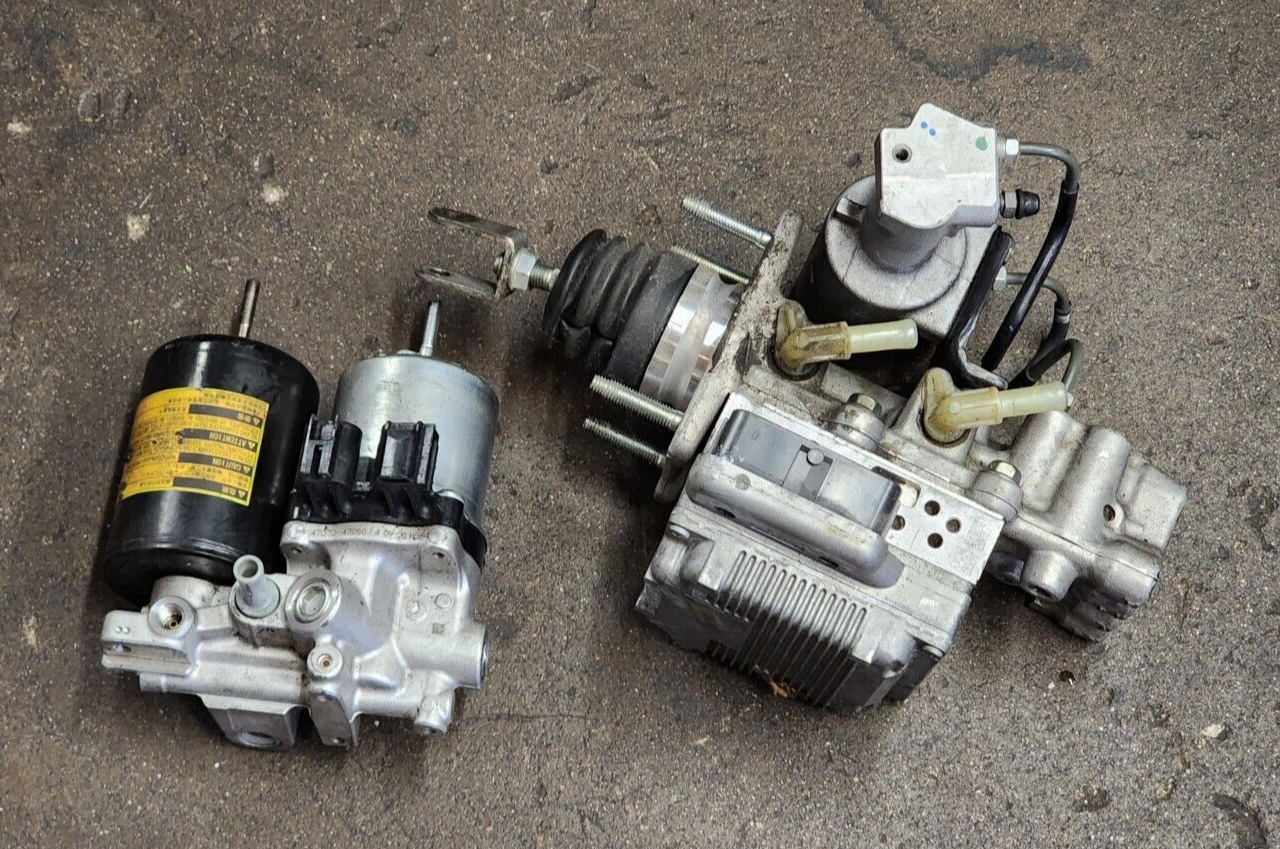 10-15 Toyota Prius Anti-Lock Brake ABS Pump OEM # 47070-47050 # 47270-47030 USED