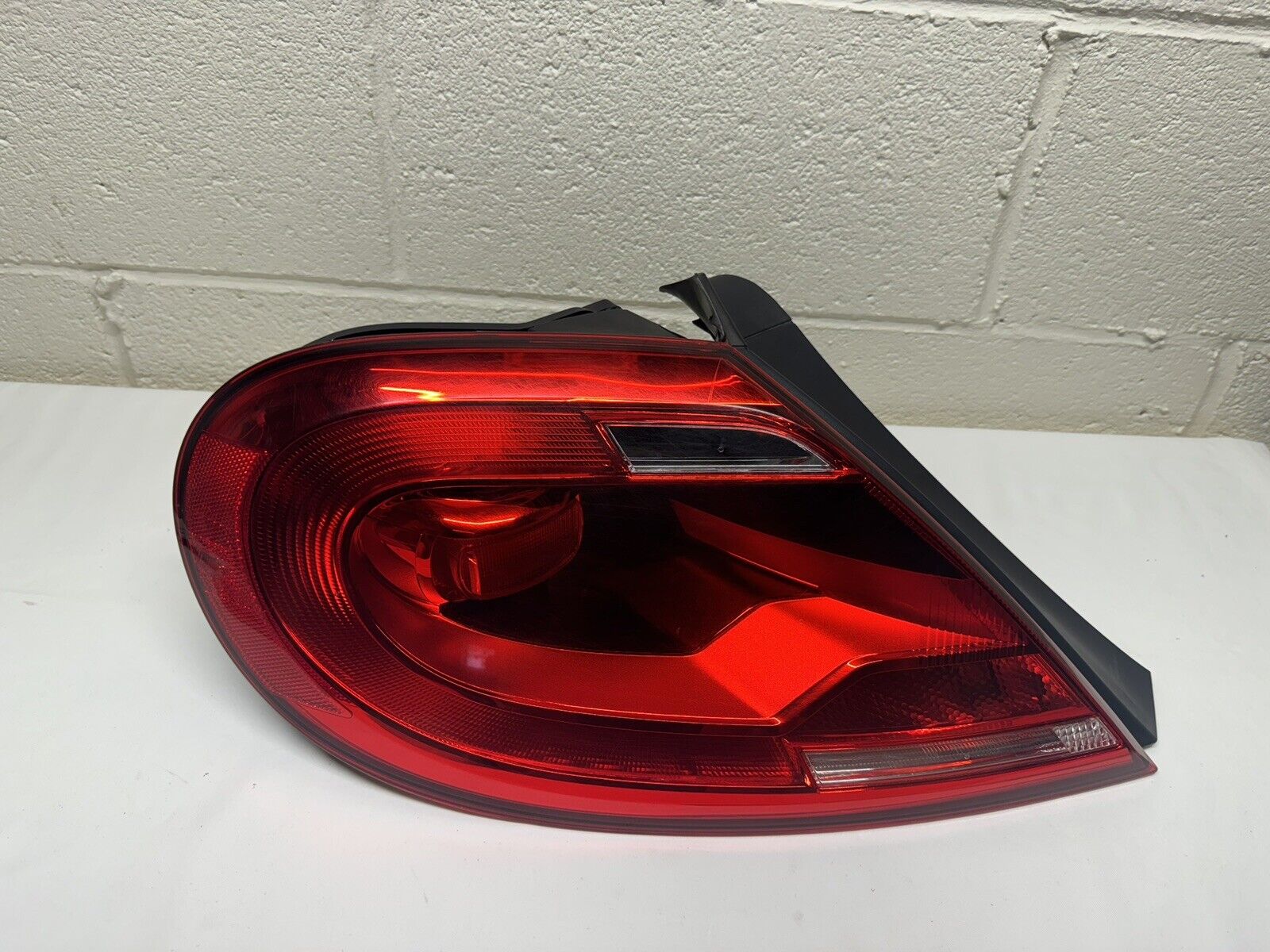 2012-2016 Volkswagen Bettle Coupe REAR Tail Light Factory Left DRIVER OEM