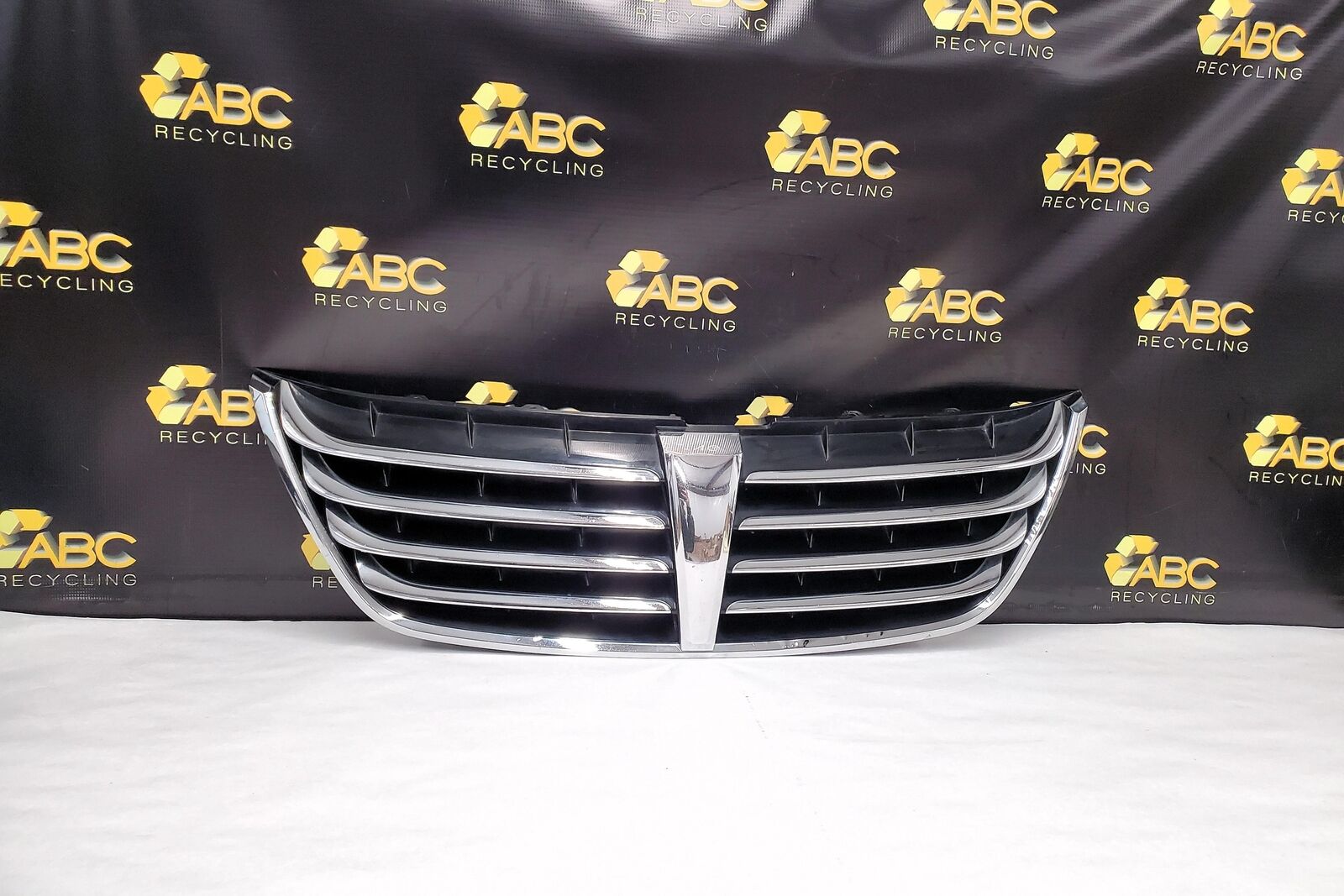 2011-2013 Hyundai Equus Front Upper Grille Assembly Chrome Assembly OEM