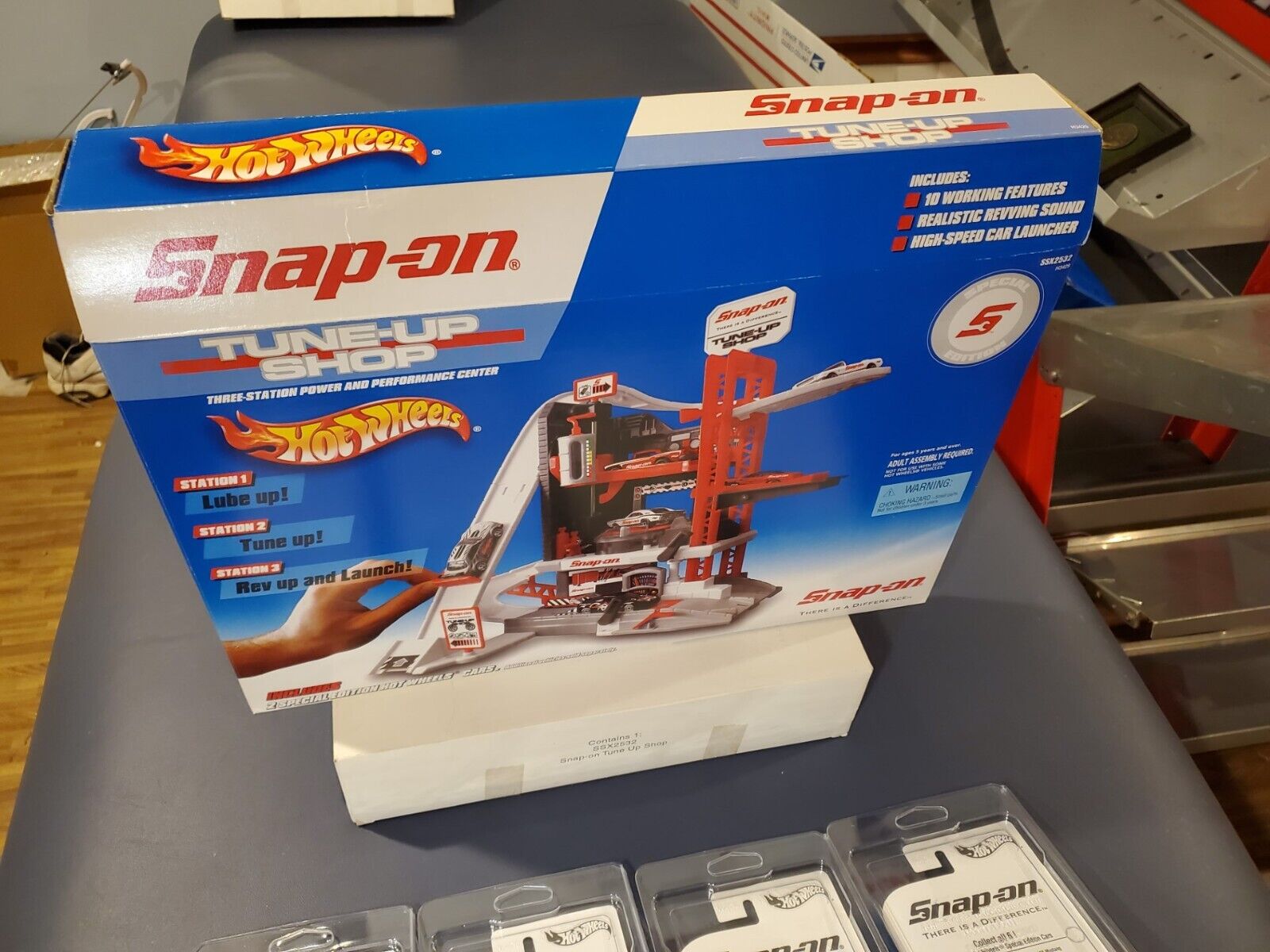Snap-On Hot Wheel Tune Up Shop w/all 6 cars (Untouched for 20 years)