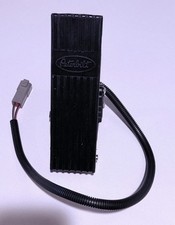 Brand New Genuine OEM Peterbilt Paccar D21-6031 Pedal Throttle Assembly PWM 320 picture
