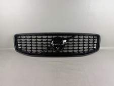 Mint 2022-2024 Volvo XC60 Front Upper Grille With Camera OEM picture