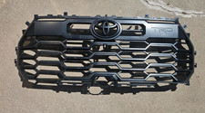 Grille OEM Toyota Tundra 2022-2026 TRD w/radar and camera hole,  new 'take-off' picture