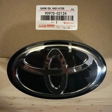 90975-02124 OEM NEW FR GRILLE EMBLEM TOYOTA COROLLA/HB, HATCHBACK, GR  2020/27 picture
