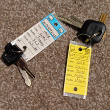 Two Sets Of Aftermarket Keys For Chevrolet And GMC. 2017 2500 And 1998 SLS picture