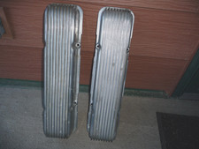 Cal Custom SB Chevy Aluminum Finned Valve Covers 40-2050 Vintage 283-302-327-350 picture