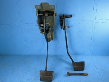 88-94 Chevy Silverado GMC Sierra clutch pedal bracket brake NV3500 NV4500 OEM picture