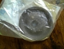 1 NOS GM Multi-Purpose Retainer cushion 15548599 c/k obs truck 88-05 picture