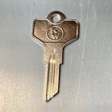 BRAND NEW ORIGINAL KENWORTH  LOGO KENWORTH TRUCK KEY BLANK VINTAGE NEW OLD STOCK picture