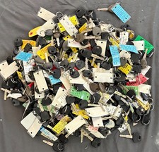 Lot of 352 Ford Infiniti Jeep Ignition Keys Remotes Car Keys Bulk picture