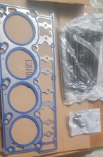 NAVISTAR INTERNATIONAL 1847100C98 Head Gasket and Bolt Kit NEW  picture