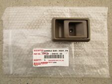 FITS: 95 - 00 TOYOTA TACOMA FRONT RIGHT SIDE INTERIOR DOOR OPENER HANDLE OAK NEW picture