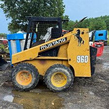 Mustang 960 Compact Wheeled Skid Steer Loader ***engine*** 4jb1 picture