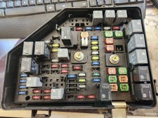 2010-2011 Buick Enclave Engine Fuse Box W/o Tow Package OEM picture