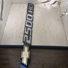 NOS OEM GM 15707431 Front Door Side Emblem 2500HD Bowtie Silverado 2001-07 New picture