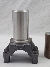 NEW SPICER TRANSMISSION MDI BOLT ON OUTPUT SLIP YOKE 32 SPLINES picture