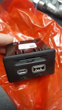 OEM NEW Center Console Auxiliary USB sd card Port Receptacle GM 13525431 picture