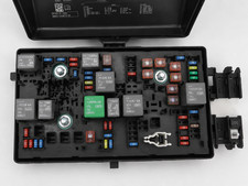 2015-2019 Chevy Colorado Engine Fuse Box OEM picture