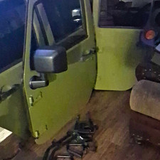 Set of 4 doors 11-17 jeep green automatic windows and locks.  picture