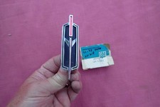 1971-72 Oldsmobile Toronado hood emblem, NOS 408962 picture
