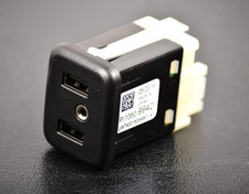 13523018 13519224 OEM GM Aux USB Charger Port Buick Chevrolet GMC Audio Player picture