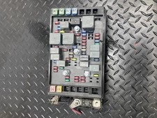 2005 GMC ENVOY CHEVROLET TRAILBLAZER 5.3 ENGINE BAY FUSE BOX OEM 15210964 picture
