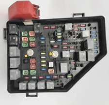 2013-2014 Chevy Traverse Engine Fuse Box OEM picture