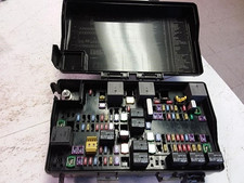 2015 Jeep Grand Cherokee Engine Fuse Box Assembly OEM picture