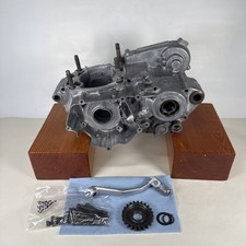 2000-2001 Yamaha YZ250 OEM Engine Crankcase Left Right Case Set 5HC-15111/15121 picture