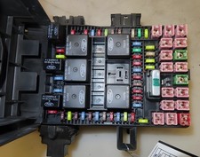 2003-2004 Ford Expedition Engine Fuse Box OEM picture