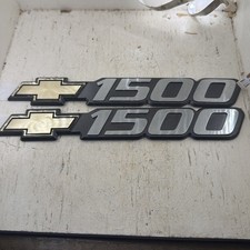 2-NOS OEM GM 15707431 Front Door Side Emblem Nameplate 1999-06 Silverado 1500 picture
